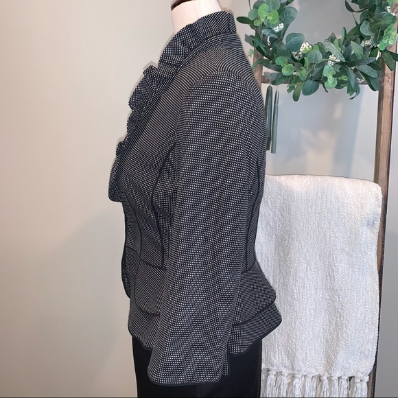 π»ββοΈ WHBM Peplum Blazer - Picture 6 of 13